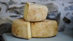 «Σάρωσαν» τα ελληνικά τυριά στη λίστα του Taste Atlas: Σε ποια θέση βρίσκεται η γραβιέρα Κρήτης