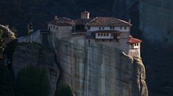 Νέα στοιχεία για την τραγωδία Μετέωρα: Η τσάντα της 65χρονης βρέθηκε στις τουαλέτες Μονής