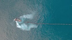 ΑΔΜΗΕ: Εξοικονόμηση άνω των 700 εκατ. ευρώ από τη λειτουργία της ηλεκτρικής διασύνδεσης Κρήτης-Πελοποννήσου