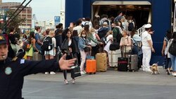 Εκπτώσεις σε ακτοπλοϊκά και αεροπορικά εισιτήρια για τις μετακινήσεις αναπληρωτών εκπαιδευτικών για τα Χριστούγεννα