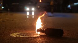 Αυτοσχέδιες μολότοφ από ανήλικους έξω από εκκλησία - Κραυγή αγωνίας των κατοίκων!