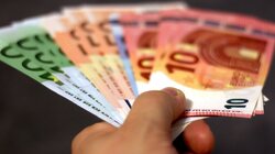 Στο Υπουργικό Συμβούλιο της Πέμπτης οι ανακοινώσεις για τον κατώτατο μισθό