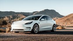 Οι ανησυχίες για τις πόρτες των Tesla φτάνουν στην Ευρώπη
