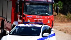 Άγιος Νικόλαος: Οι θυελλώδεις άνεμοι «σήκωσαν» φωτοβολταϊκά από ταράτσα και τα προσγείωσαν πάνω σε Ι.Χ.