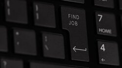 Στο 9% υποχώρησε η ανεργία τον Μάρτιο – Αυξήθηκαν κατά 19.000 οι άνεργοι