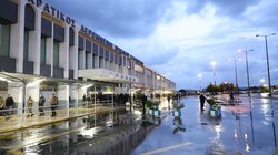 Αεροδρόμιο, Νύχτα, Αγρότες