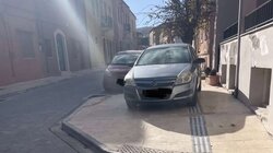 αρχάνες αυτοκινητα πεζοδρόμια