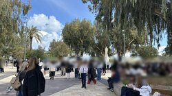 παρέλαση.α.