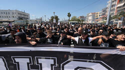 Εντυπωσιακές εικόνες: Οι φίλοι του ΟΦΗ έκαναν τον Βόλο... Καμίνια