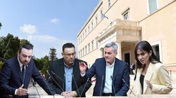 - Βουλευτές του Ηρακλείου “διαβάζουν”, “ζυγίζουν” και σχολιάζουν την εξαγγελία Μητσοτάκη!