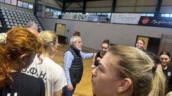 Ο Γιάννης Δανδάλης στην προπόνηση των κοριτσιών του ΟΦΗ: "Πιστεύω πολύ σε εσάς"