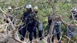 Γαύδος: Ένταση και ΜΑΤ στην επιχείρηση για κατεδαφίσεις κατασκευών στο Λαυρακά - Βίντεο