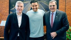 H Ελληνική Ολυμπιακή Επιτροπή επιβραβεύει τον Εμμανουήλ Καραλή για το ασημένιο στο Παγκόσμιο Πρωτάθλημα