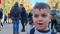 Ο μικρός φίλος του ΟΦΗ τραγουδάει το "Ανάψαμε φωτιά και μεγαλώνει"