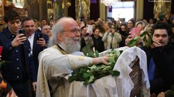 Ιπτάμενος ιερέας, Χίος