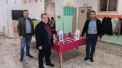 Στο πασχαλινό παζάρι του ΚΔΗΦΑμεΑ “Δικαίωμα στη Ζωή” Δήμου Μινώα Πεδιάδας στο Θραψανό, ο Δήμαρχος Μινώα Πεδιάδας και συνεργάτες του