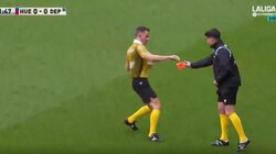 Διαιτητής… ξέχασε τις κάρτες του και το κατάλαβε στο 22ο λεπτό αγώνα στην Ισπανία - Βίντεο