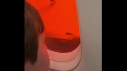 Γυναίκα σε αεροσκάφος βλέπει την αφρικανική σκόνη στην Κρήτη και φοβάται ότι ήρθε το τέλος του κόσμου!