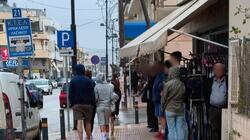 Οι στάσεις λεωφορείων και τα παράπονα για την εικόνα του τουρισμού στη Χερσόνησο