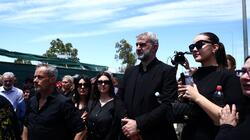 Συγκίνησε ο Τραϊανός Δέλλας στον επικήδειό του για τη Γωγώ Μαστροκώστα: "Το μόνο που ήθελα ήταν να σε φροντίζω και να σε προστατεύω"