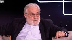 Γιάννης Σμαραγδής: Η ταύτιση ως νέος αριστερός με τον «κλέφτη, μισθοφόρο» Κολοκοτρώνη και η άγνωστη 4ωρη συνάντηση με τον Vangelis 