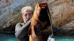 Η απίστευτη ψαριά του Πολάκη και οι πολιτικές αιχμές «Ισως να 'ναι σημαδιακό...»