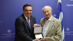 Ο Μαργαρίτης Σχοινάς τίμησε τον Άγγελο Ζαχαρόπουλο για τη διαχρονική προσφορά του στην ελληνική γεωργία