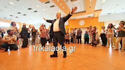 Δημήτρης Κουτσούμπας: Το βαρύ ζεϊμπέκικο που χόρεψε στα Τρίκαλα