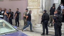 Ηράκλειο: Ενώπιον Εισαγγελέα οι συλληφθέντες για εγκληματική οργάνωση στο Μονοφάτσι - Είχαν στήσει δικό τους «χωριό»