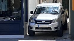 Το παράνομο παρκάρισμα στον πεζόδρομο, λίγα μέτρα δίπλα από τη Λότζια