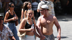 kafsonas_touristes_zesti