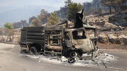 Τιτάνια μάχη με τις φλόγες συνεχίζουν να δίνουν οι πυροσβεστικές δυνάμεις στα πύρινα μέτωπα σε Βοιωτία και Αττική