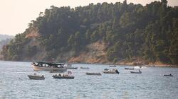 Τουλάχιστον 480 άτομα απεγλωβίστηκαν από το λιμενικό από την παραλία Σίβηρης Χαλκιδικής