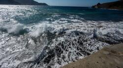 Καιρός: Σε χαμηλότερα επίπεδα η θερμοκρασία - Θυελλώδεις άνεμοι στην Κρήτη, πότε υποχωρεί το μελτέμι (Βίντεο)