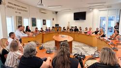 Μαλεβίζι καθαρίστριες σχολείων