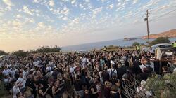 Ρέθυμνο: Εκατοντάδες προσκυνητές στη λιτανευτική κάθοδος της Ιεράς Εικόνας της Παναγίας Χαρακιανής
