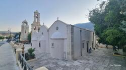 Στην εικόνα της Παναγιάς, της Γλυκοφιλούσας!