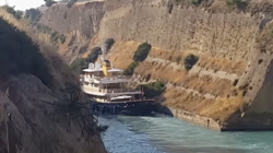 Γιοτ προσκρούει 