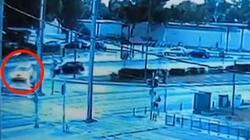 Τραγική είναι η κατάληξη του 39χρονου οδηγού μηχανής που παρασύρθηκε από ταξί στη Βούλα, καθώς σύμφωνα με τους γιατρούς είναι εγκεφαλικά νεκρός.