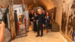 Στοά Μακάσι: Εγκαινιάστηκε ο χώρος «Μνήμης Αντίστασης και Εκτοπισμού» - Ισχυρό μήνυμα κατά του ολοκληρωτισμού