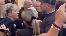 Η οικογένεια του Γιώργου Μαζωνάκη στην Αγία Τριάδα στη λαϊκή αγρυπνία - Θρήνος για τον αγαπημένο τους
