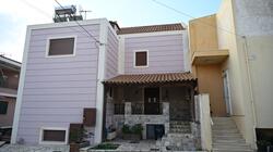 Λαύριο, Επίθεση, Μαχαίρωμα