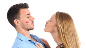 Σας πνίγει με εκδηλώσεις αγάπης; Γιατί πρέπει να ανησυχήσετε