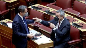 Η κοινοβουλευτική "κόντρα" πήρε αναβολή! 