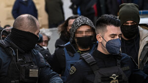 Μάχη να κρατηθεί στη ζωή δίνει η 40χρονη - Βαρύ το παρελθόν του «νταή» της Αργυρούπολης 