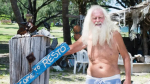 Ο επιχειρηματίας που χρεοκόπησε και ζει σαν… ναυαγός σε ερημονήσι 