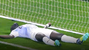 Σοκ: Ο Κουλιμπαλί κατέρρευσε κατά τη διάρκεια αγώνα!