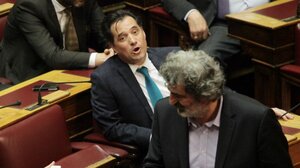 Νέο επεισόδιο Γεωργιάδη - Πολάκη: Τους χώρισε η φρουρά της Βουλής 