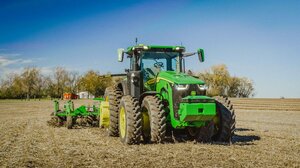 Τρακτέρ που οργώνει μόνο του!