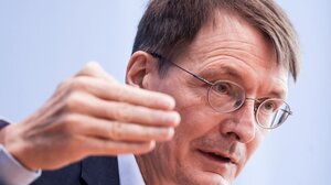 Γερμανός Υπ. Υγείας: Αφελής πεποίθηση ότι η παραλλαγή όμικρον είναι το τέλος της πανδημίας